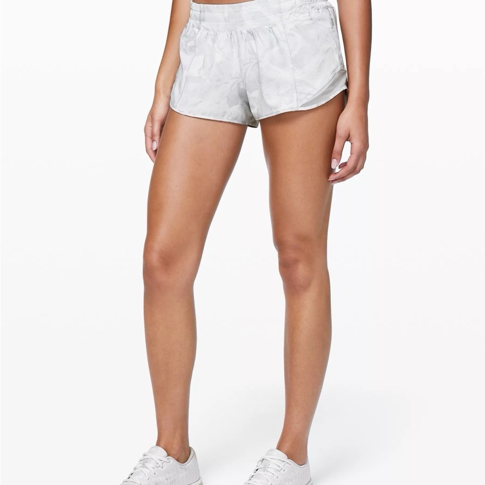 Lululemon Speed Up Shorts 2.5” – Camo Floral Print, Size 2
